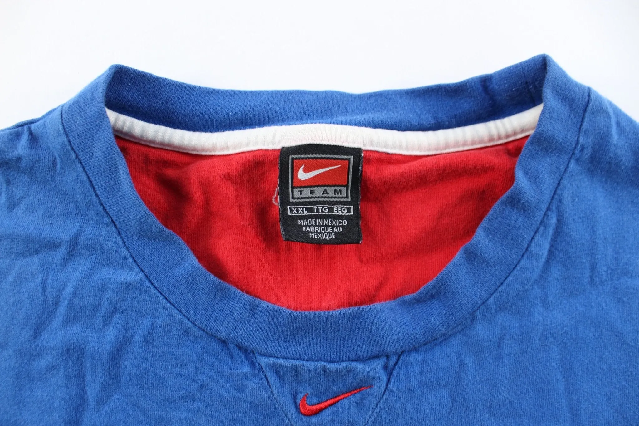 Nike Embroidered Logo Philadelphia 76ers T-Shirt